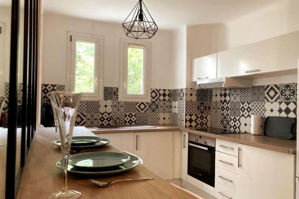 Sous Le Soleil - Appartement Calme Et Proche Du Centre Ville มงต์เปอลิเยร์ ภายนอก รูปภาพ